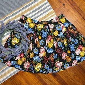 Forever 21 floral mini circle pleated skirt B5-26